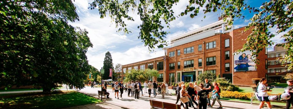 web-full-screen-hull-university-welcome-week-2018-403-cropped-1900×800